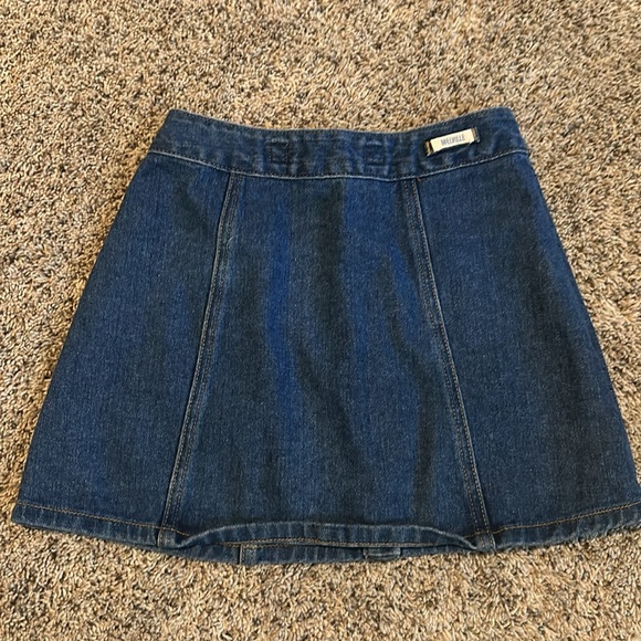 Brandy Melville Jean Skirt - Picture 5 of 5